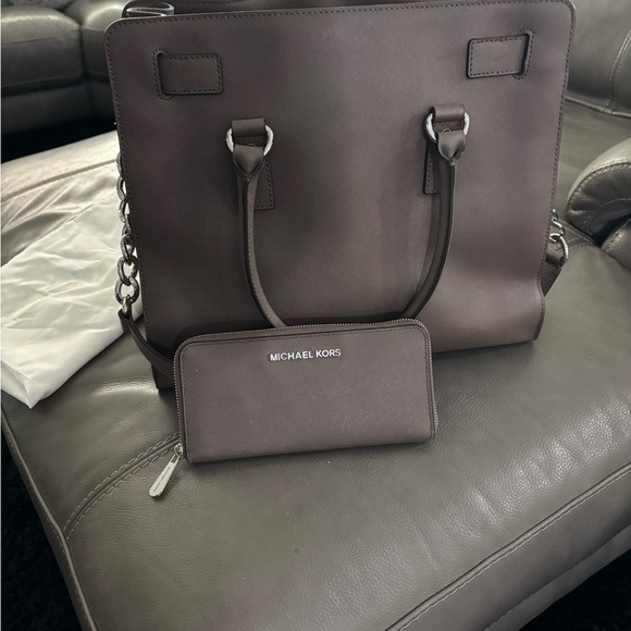 🆕 Michael Kohr’s Hamilton Purse with wallet 🔐 - Picture 2 of 7